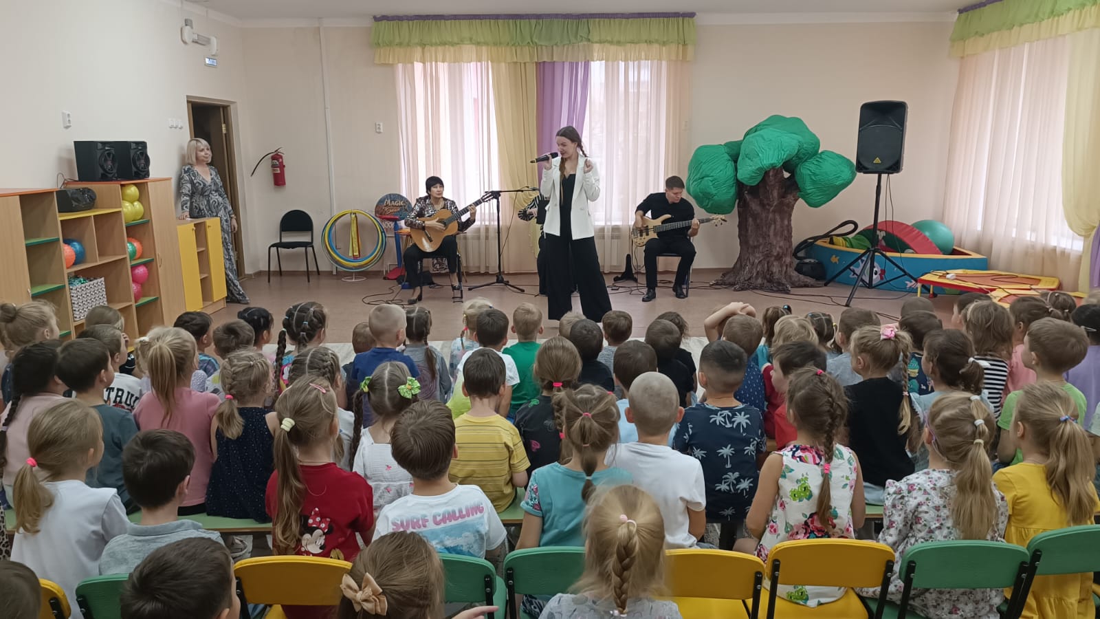 Творческий коллектив «Экспромт» выступил в детском саду № 88 Творческий коллектив «Экспромт» выступил в детском саду № 88